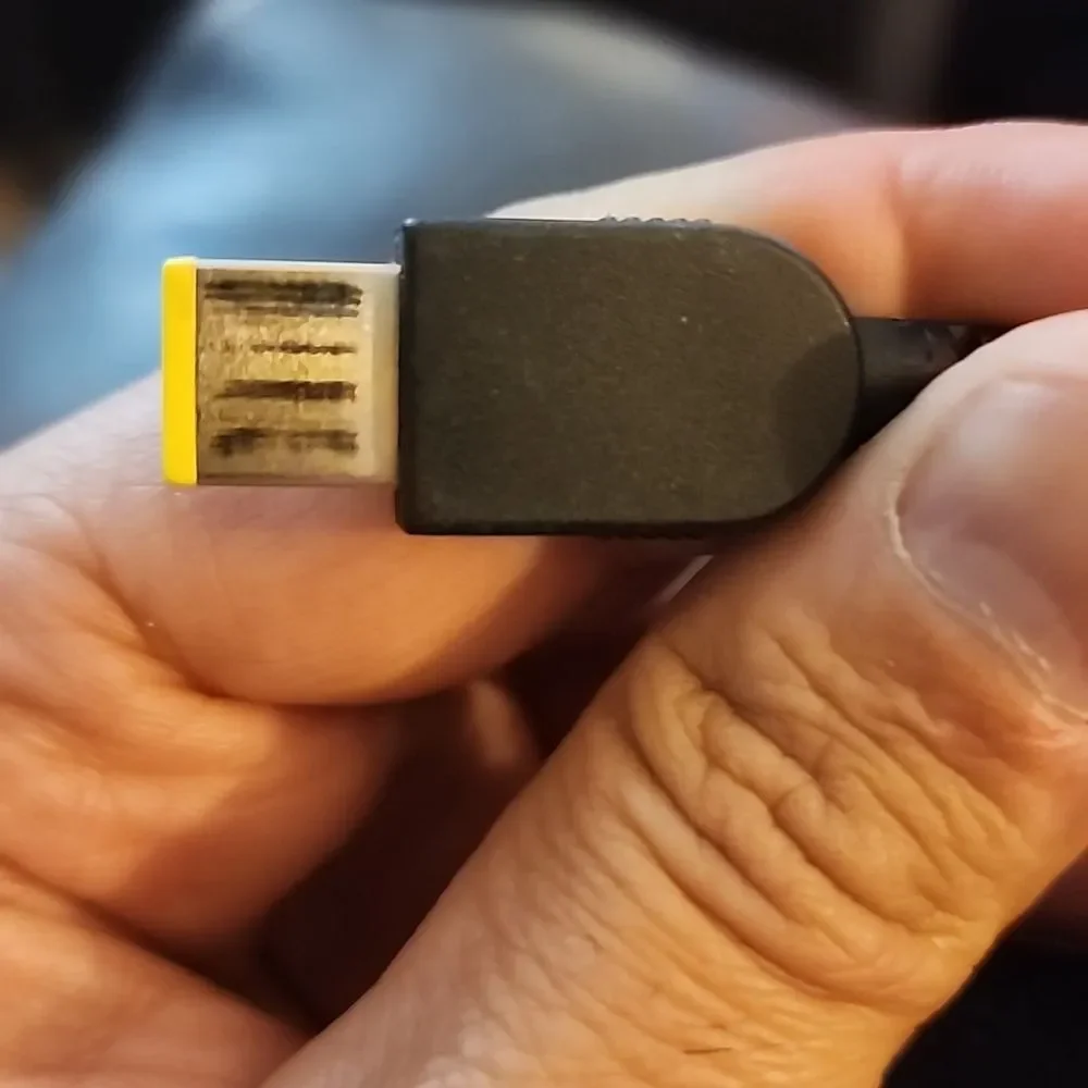 Lenovo AC adapter 135W